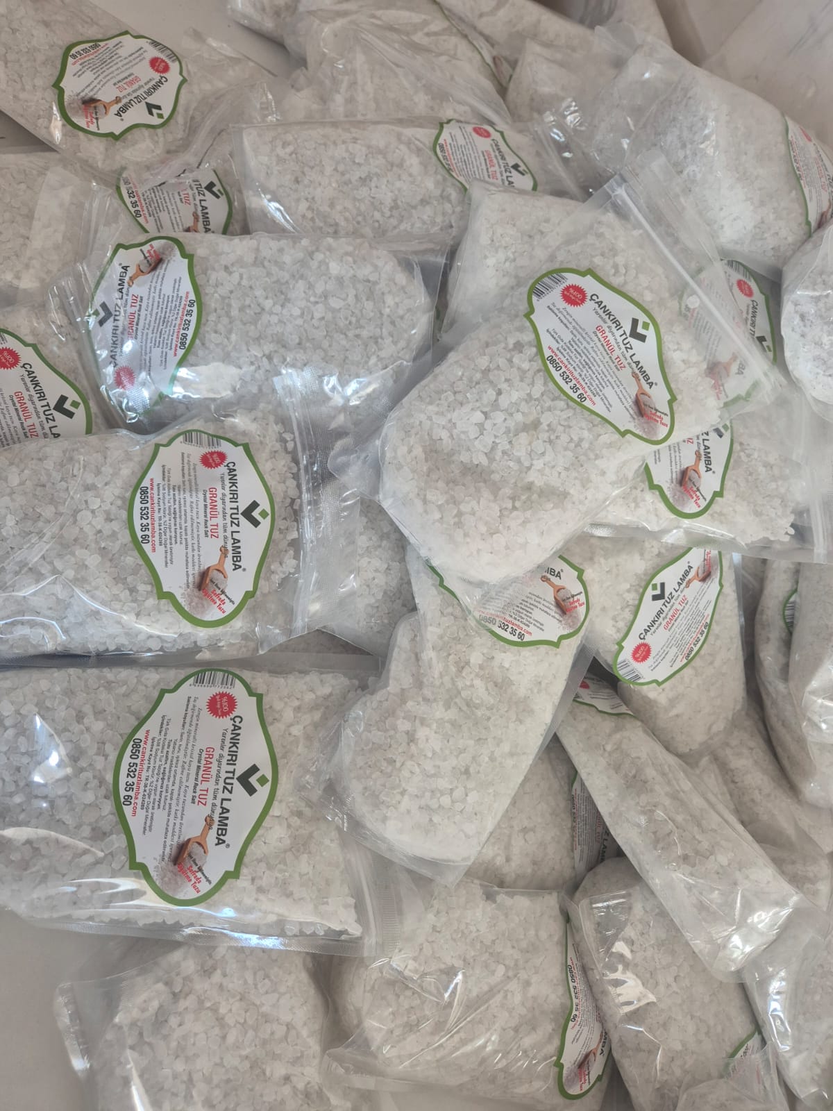 Granuliertes Steinsalz 1 KG Mineralhaltiges Salz zum Mahlen am Tisch