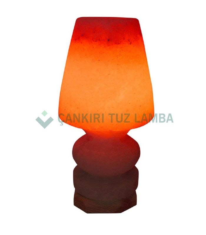 Salzlampe mit Lampenschirm