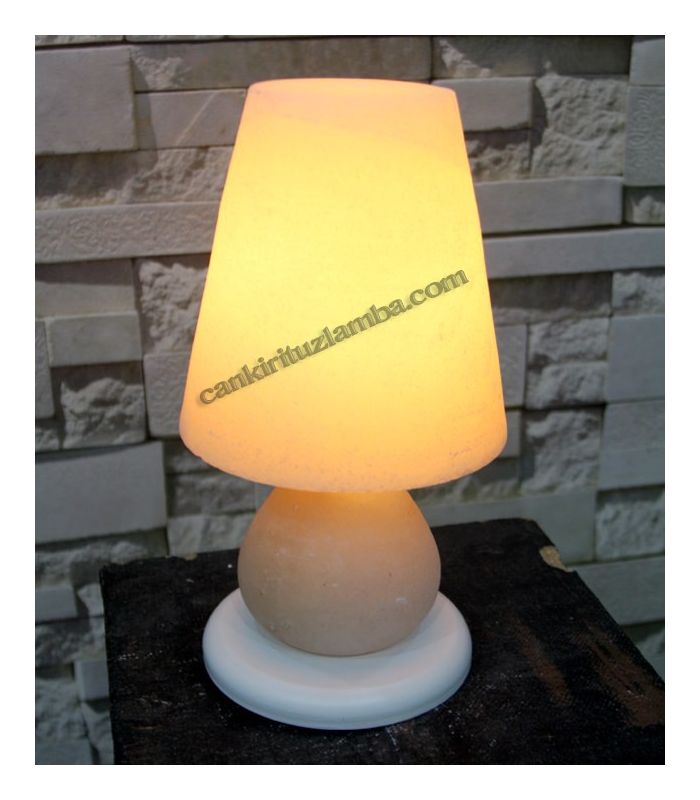 Salzlampe mit Lampenschirm