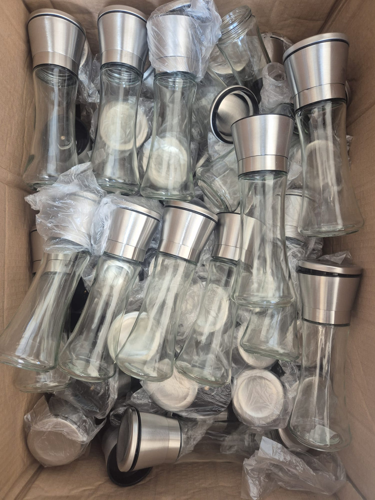 Salt and Spice Grinder with Stainless Steel Lid and Ceramic Blade 1 Piece