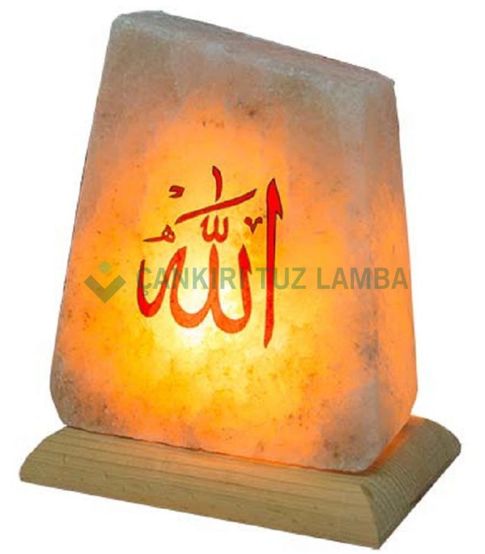 Rote Salzkristalllampe mit Allah-Schriftzug