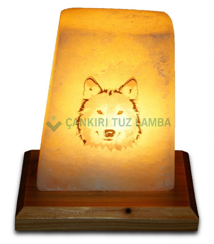 Salzlampe mit Wolfsgesicht-Design